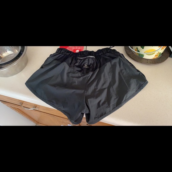COPY - North Face women’s running shorts-NWT - Picture 2 of 5